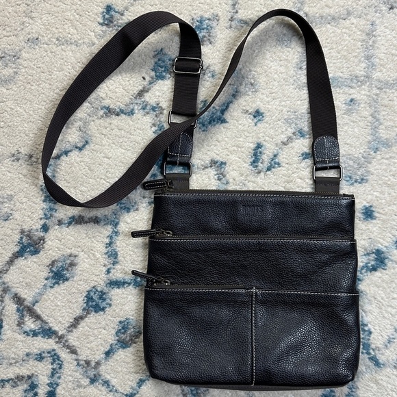 Roots Crossbody Messenger Bag - Pebbled Leather - As New Condition - Picture 2 of 8